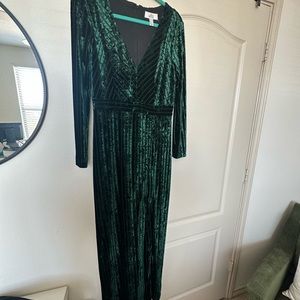 Badgley Mischka Emerald Green Velvet V-Neck Long Sleeve Gown